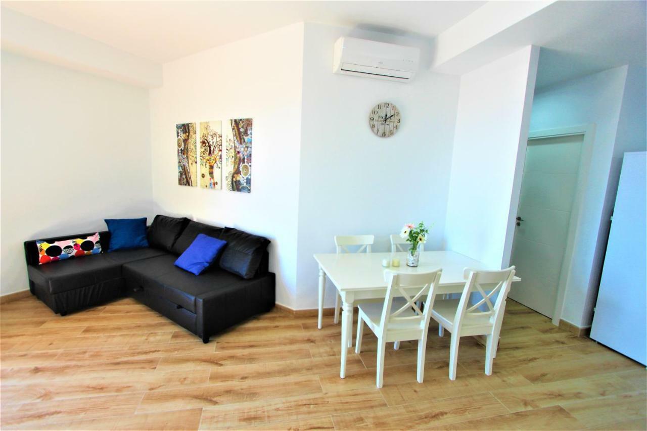 Pueblo - Excelente Conexión Wifi - Piscina Abierta - Fantasticas Vistas - Parking Gratis *