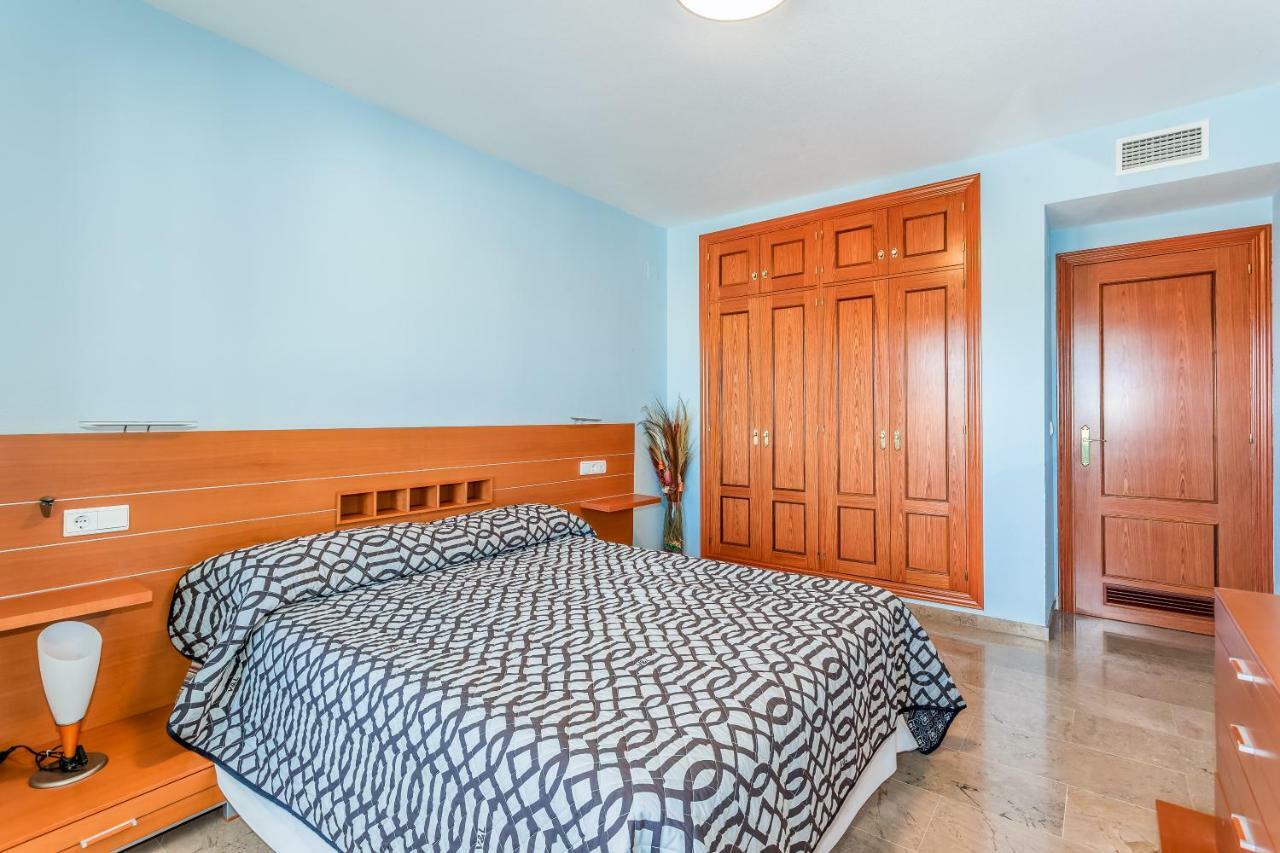 Luminoso Apartamento Con Terraza, Jardin Y Piscina. Benalmadena