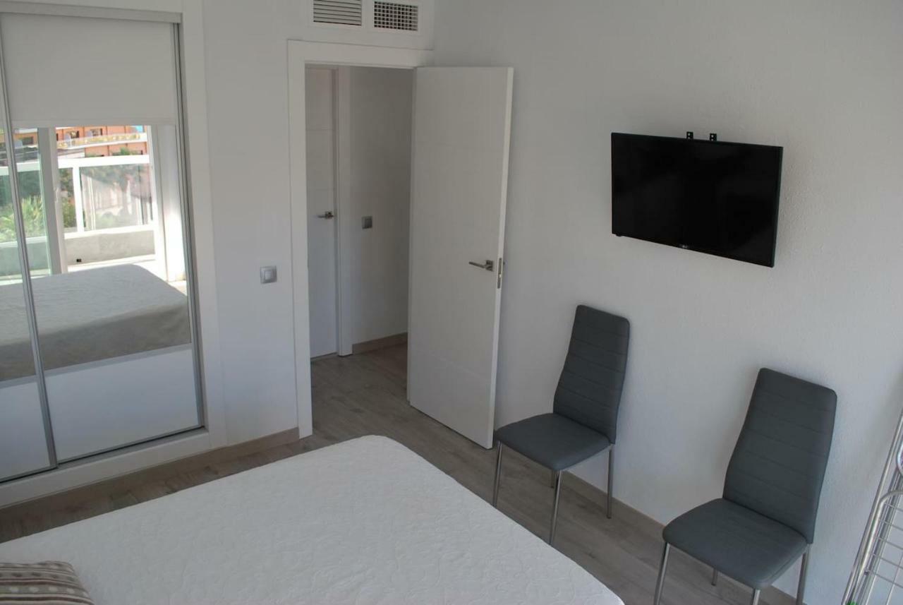 1ª Linea Playa, Edificio Diana Ii, Wifi, Puerto Marina. Apartment