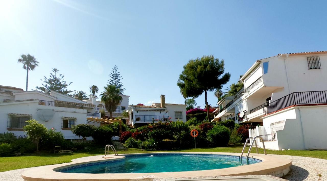 Apartment Oceanside Oasis: Beachfront With Pool And Sea Views