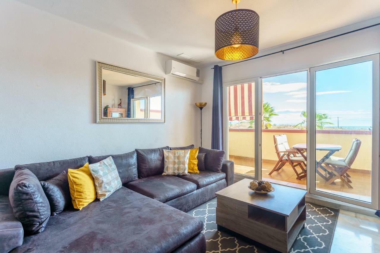 Spacious Beachfront Flat With Sea Views And Private Indoor Parking *