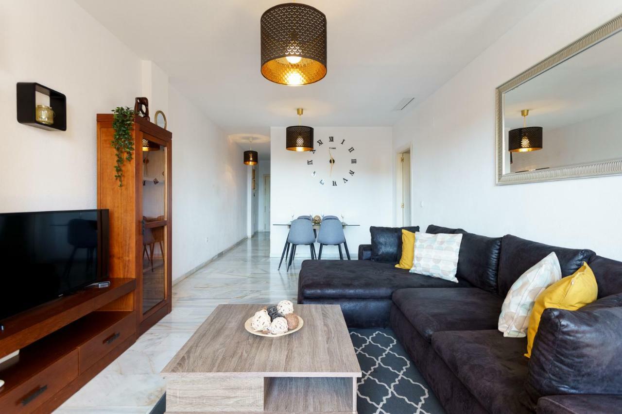 Spacious Beachfront Flat With Sea Views And Private Indoor Parking * Benalmádena