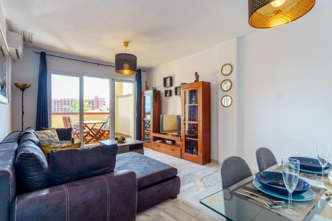 Spacious Beachfront Flat With Sea Views And Private Indoor Parking Benalmádena