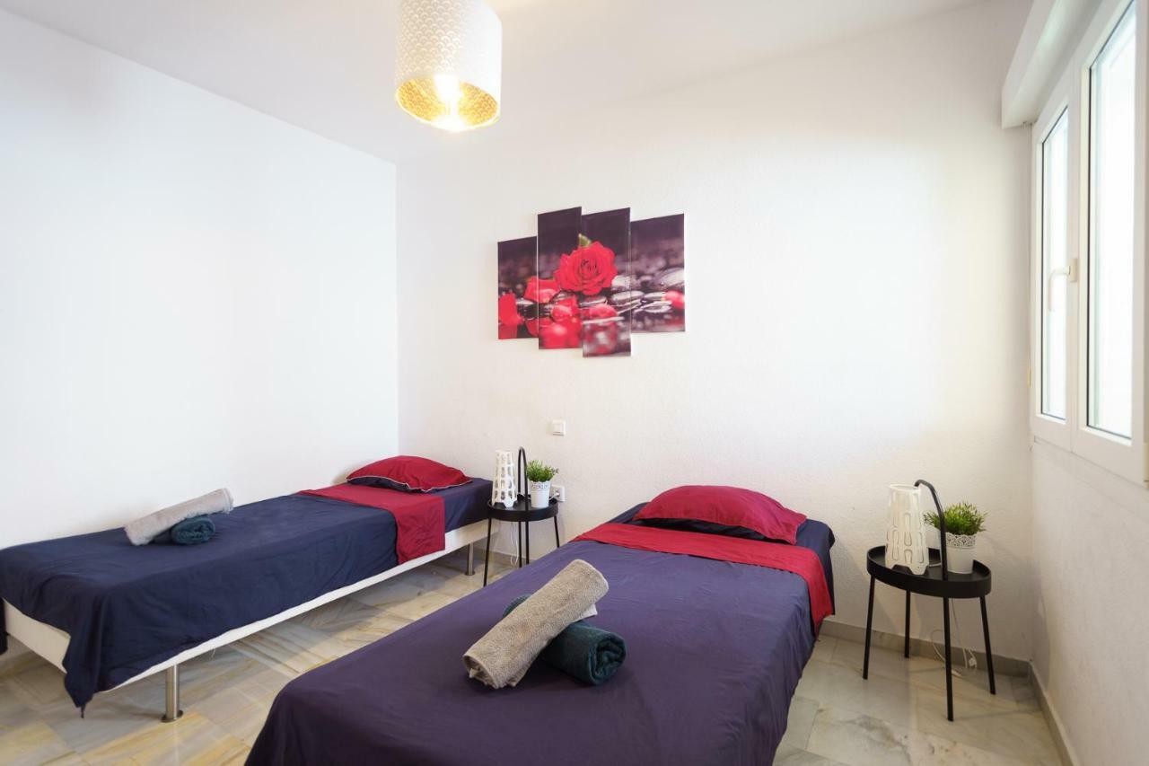Spacious Beachfront Flat With Sea Views And Private Indoor Parking *