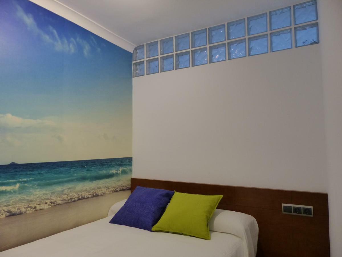 Oceanside Oasis: Beachfront With Pool And Sea Views Benalmadena