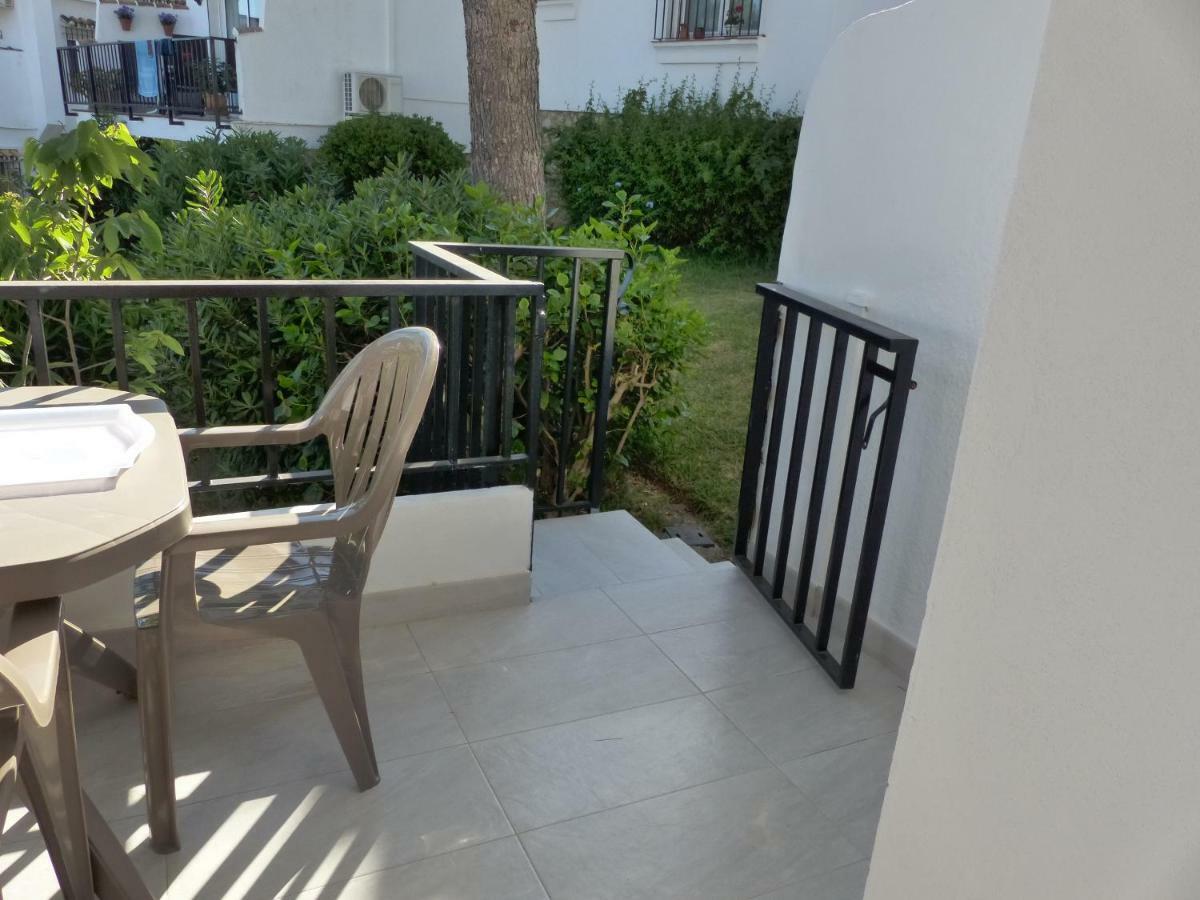 Apartment Oceanside Oasis: Beachfront With Pool And Sea Views