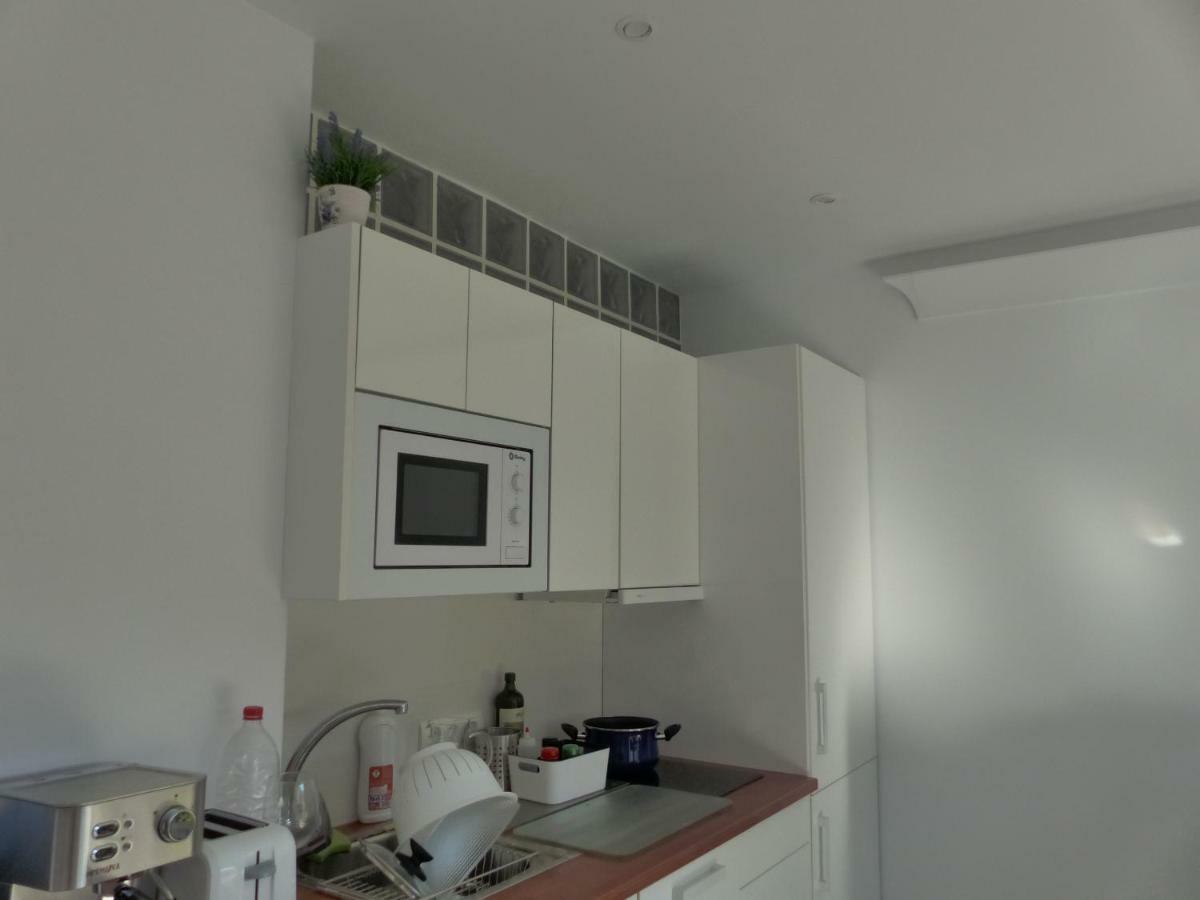 Oceanside Oasis: Beachfront With Pool And Sea Views Apartment Benalmadena