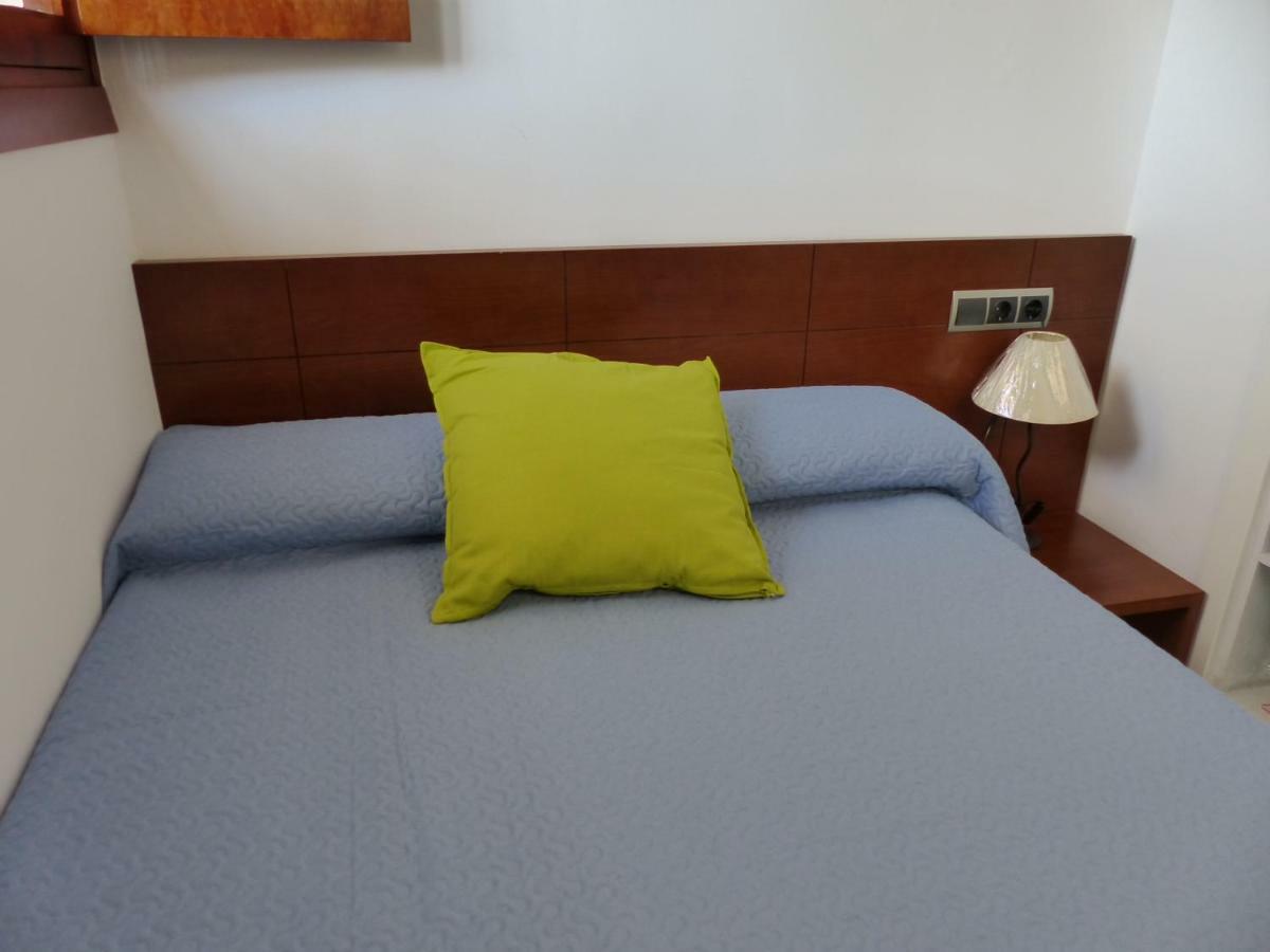 Apartment, 2 Bedrooms, On The Beach, With Pool, Sea Views And Garden -- Included, Parking & Wifi Appartement