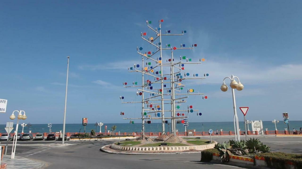Apartamento Pueblo - Excelente Conexión Wifi - Piscina Abierta - Fantasticas Vistas - Parking Gratis *