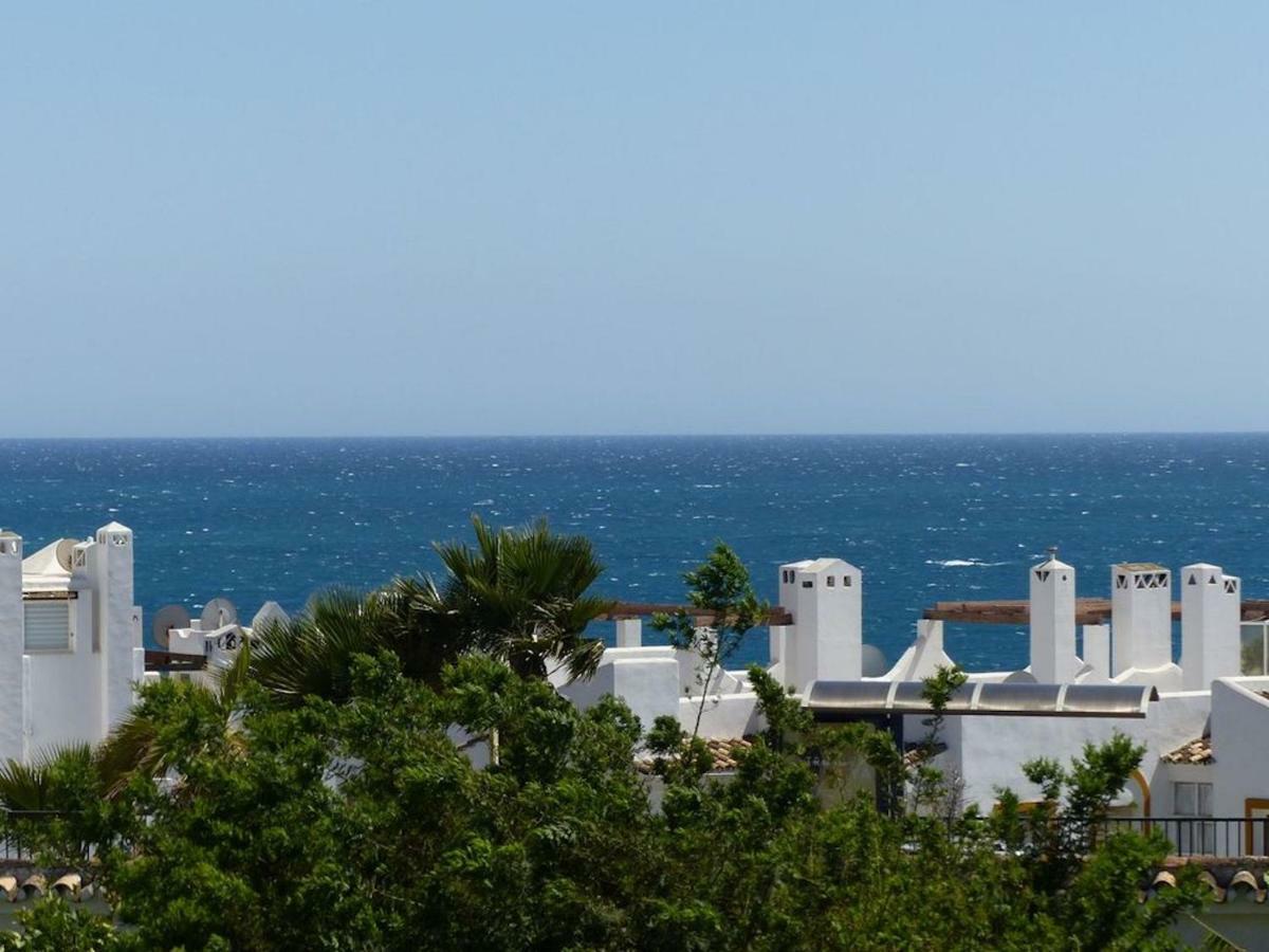Oceanside Oasis: Beachfront With Pool And Sea Views * Benalmadena