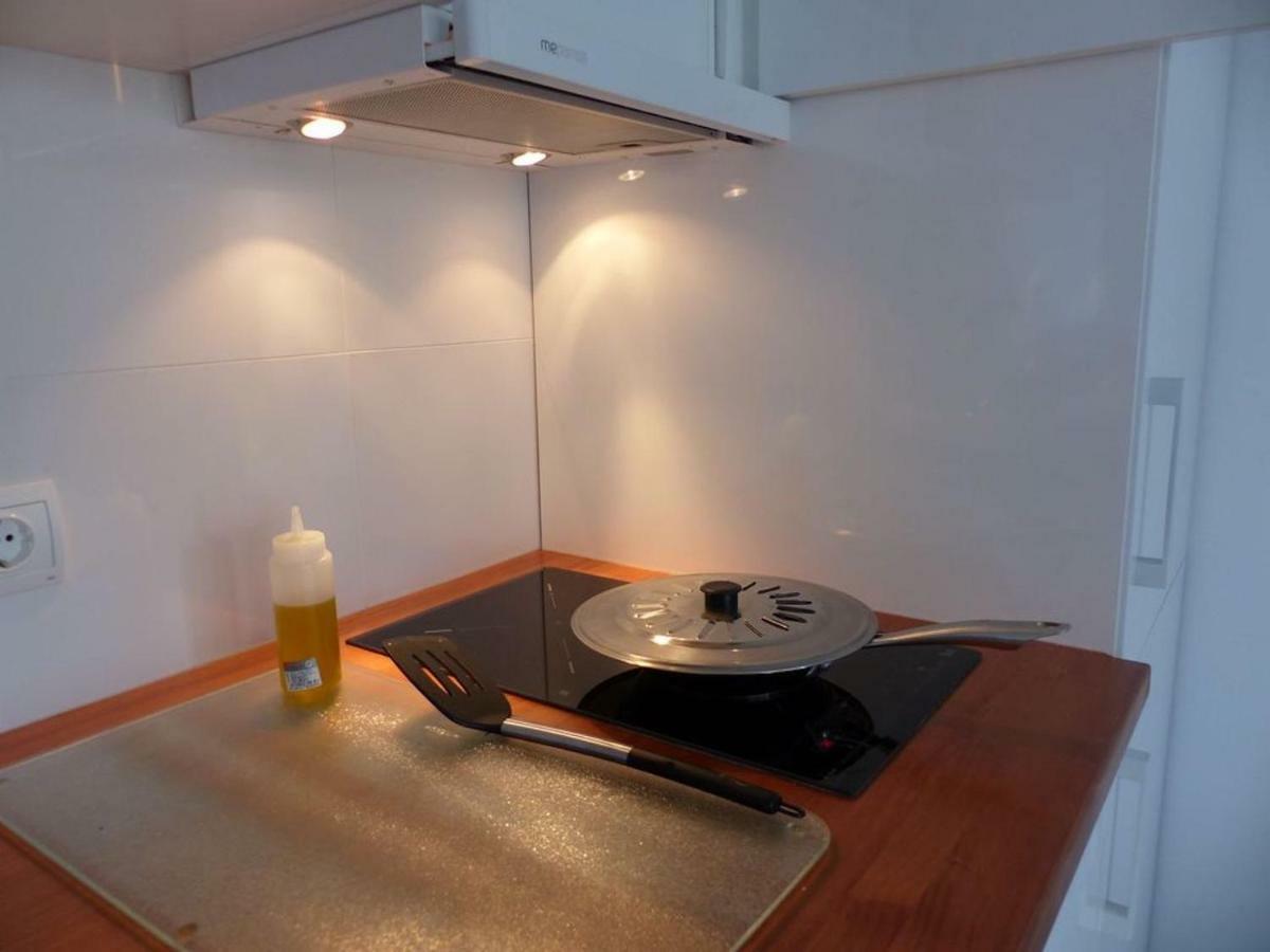 Oceanside Oasis: Beachfront With Pool And Sea Views Apartment Benalmadena