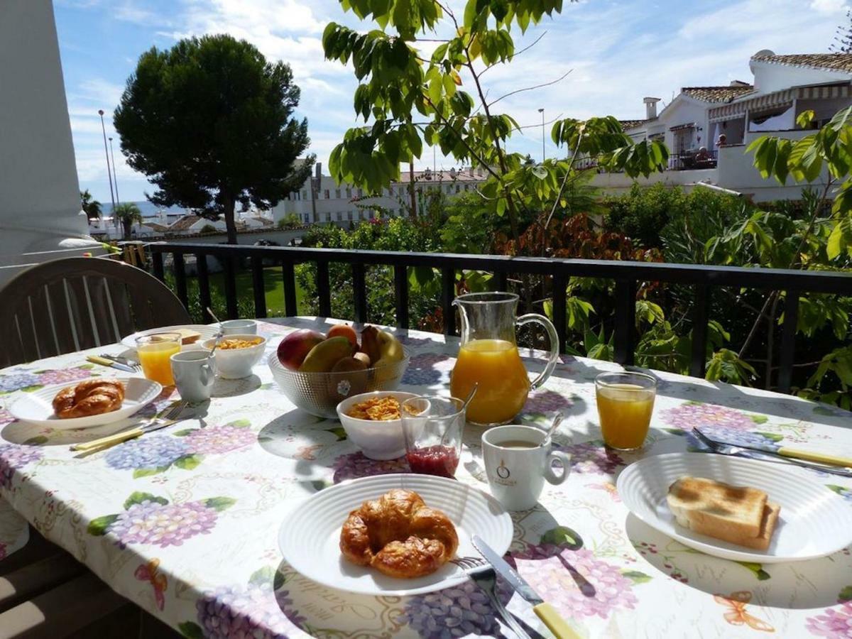 Oceanside Oasis: Beachfront With Pool And Sea Views Benalmadena