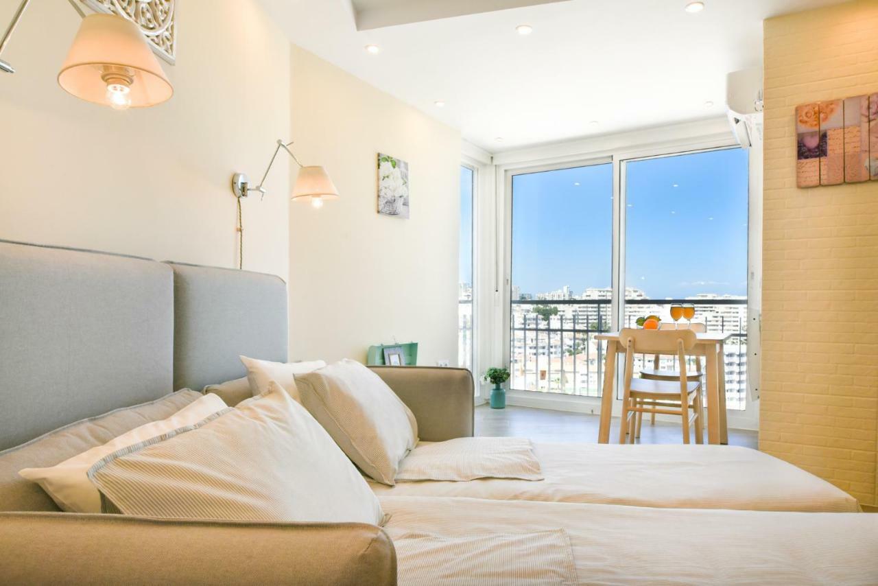 Seafront Top Floor Studio Apartment Benalmadena