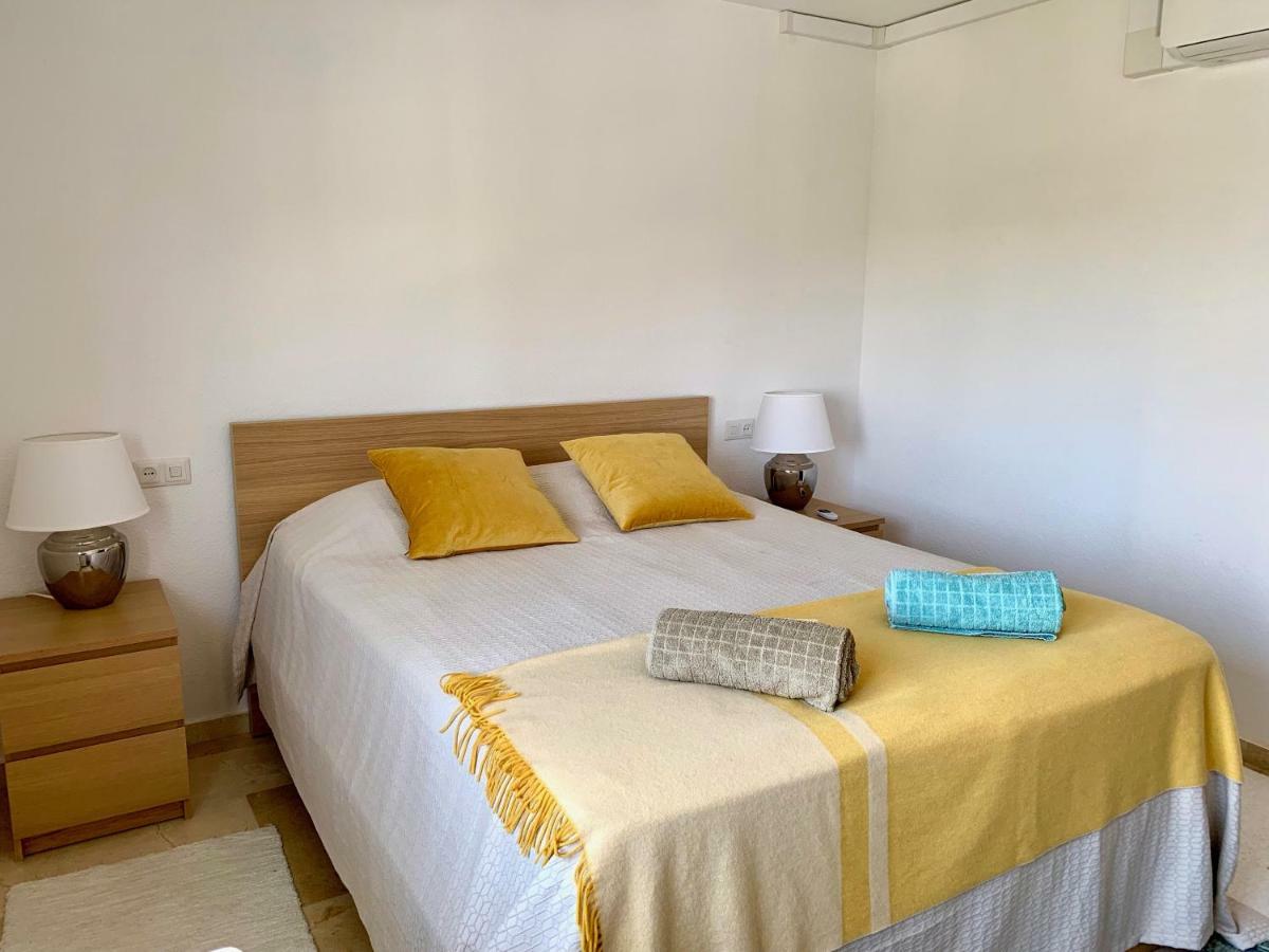 3 Bedroom, 250m From The Beach! Swimming Pool, Parking! Appartement