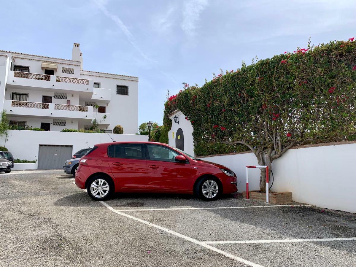 3 Bedroom, 250m From The Beach! Swimming Pool, Parking! Appartement