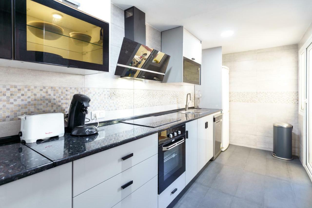 Apartamento Spacious Beachfront Flat With Sea Views And Private Indoor Parking