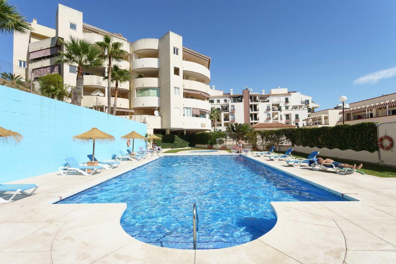 Spacious Beachfront Flat With Sea Views And Private Indoor Parking Apartamento Benalmádena