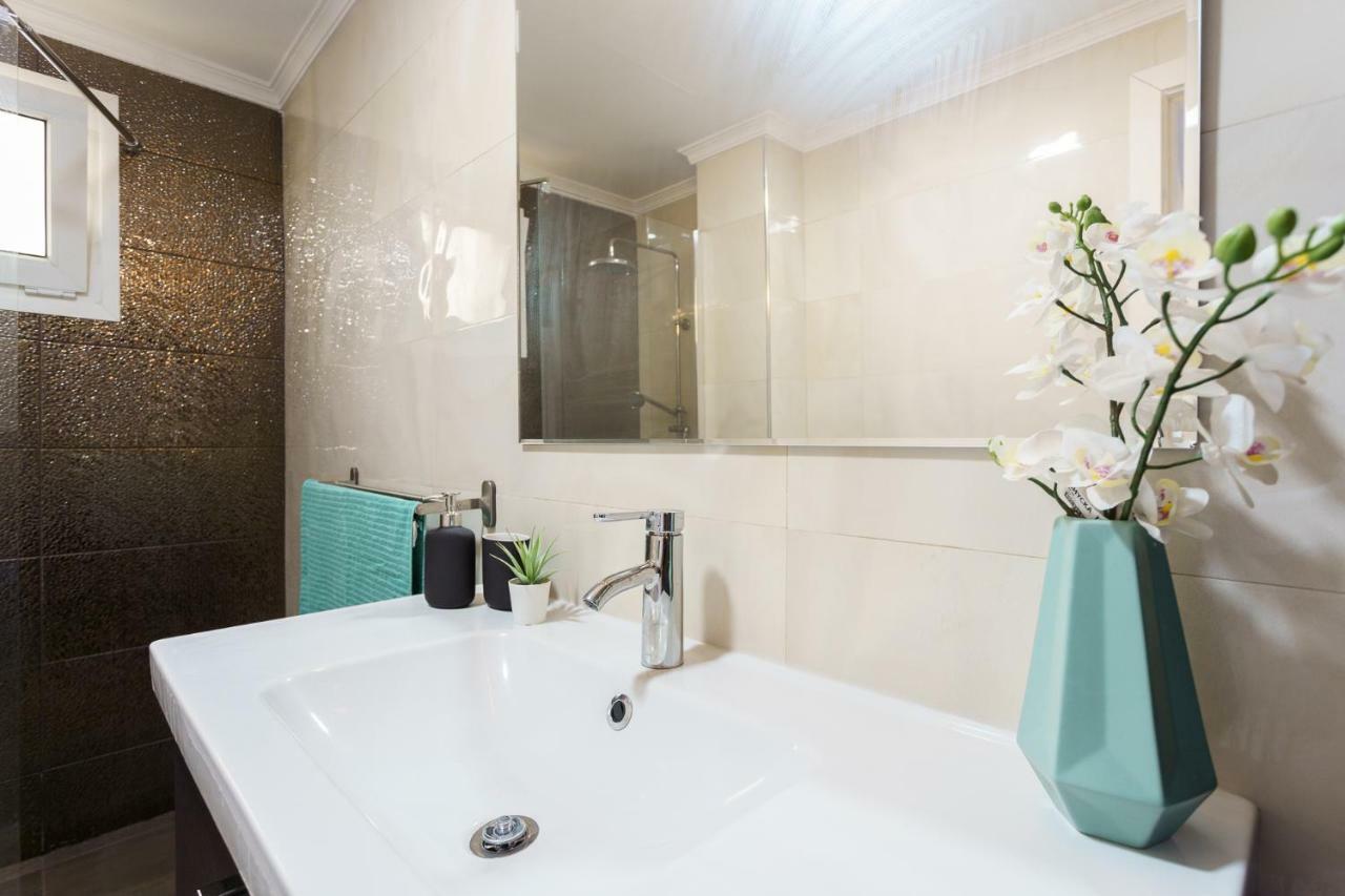 Apartamento Spacious Beachfront Flat With Sea Views And Private Indoor Parking Benalmádena