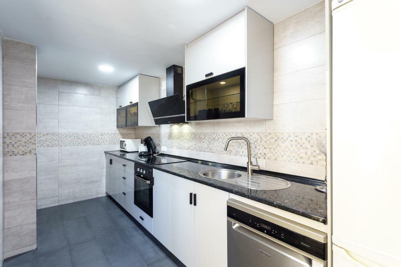 Spacious Beachfront Flat With Sea Views And Private Indoor Parking Apartamento Benalmádena