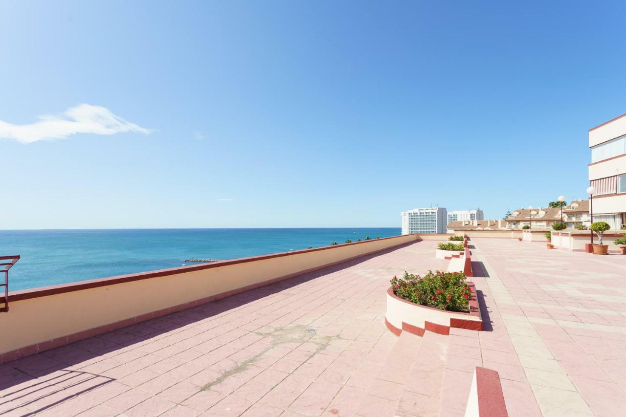 Spacious Beachfront Flat With Sea Views And Private Indoor Parking
