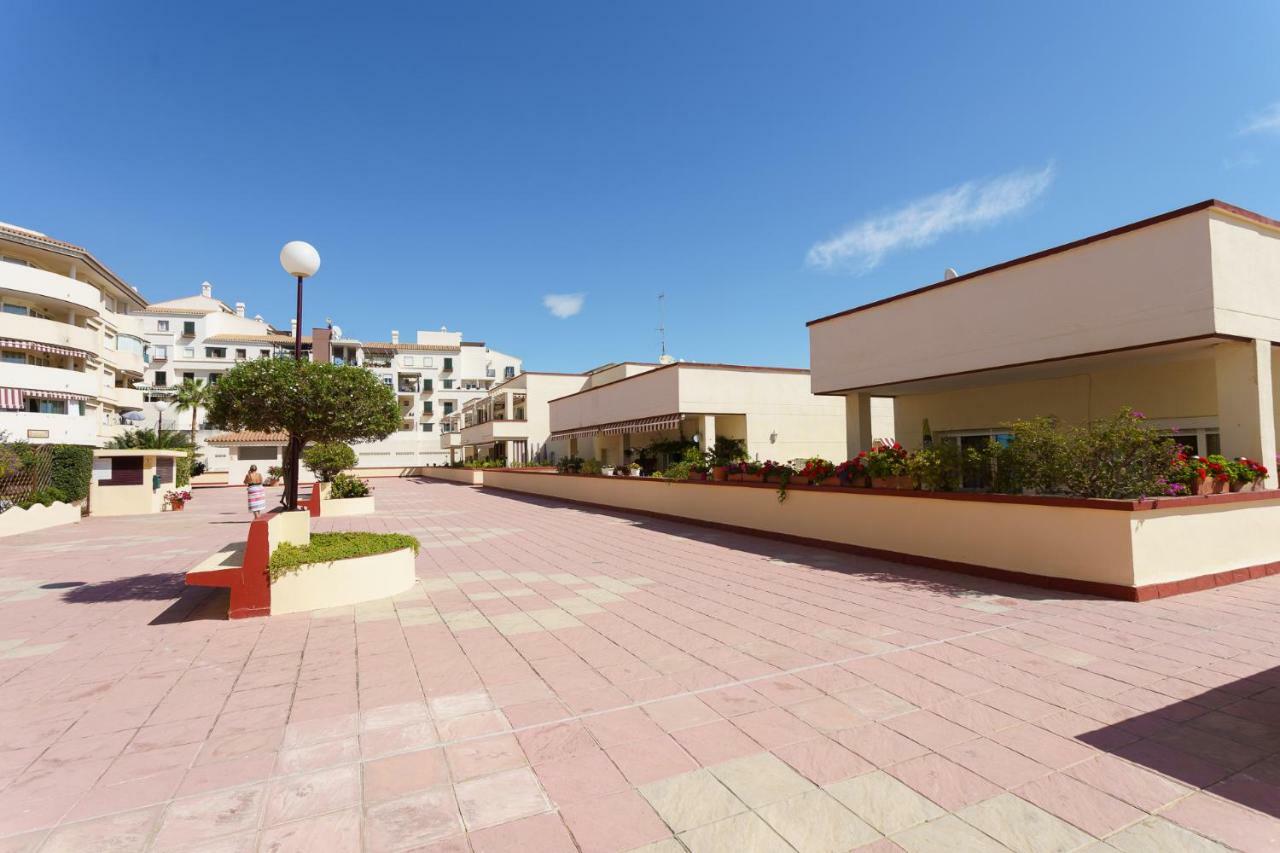 Spacious Beachfront Flat With Sea Views And Private Indoor Parking
