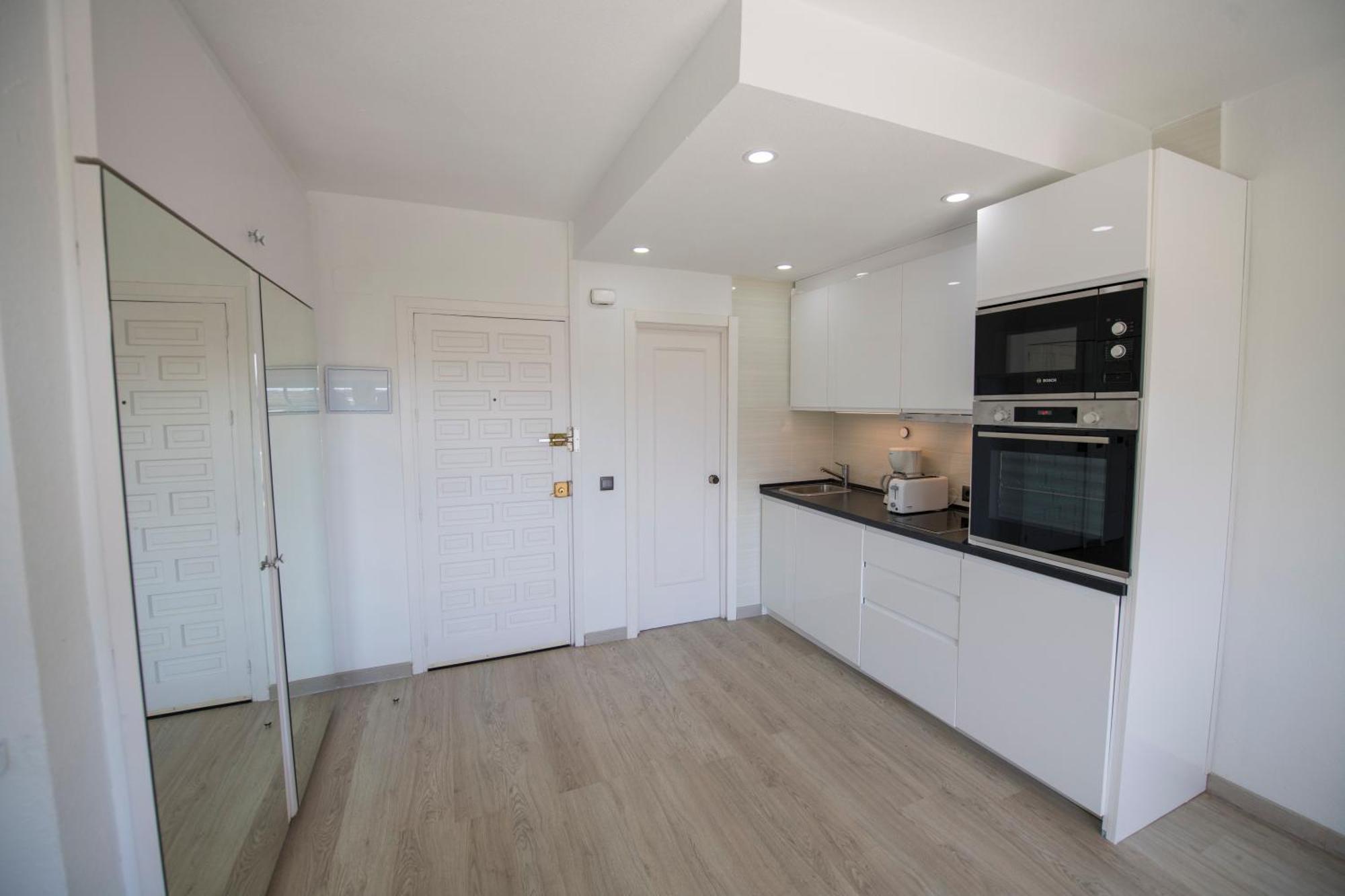 Benal Beach Sea Front Holiday Apartment