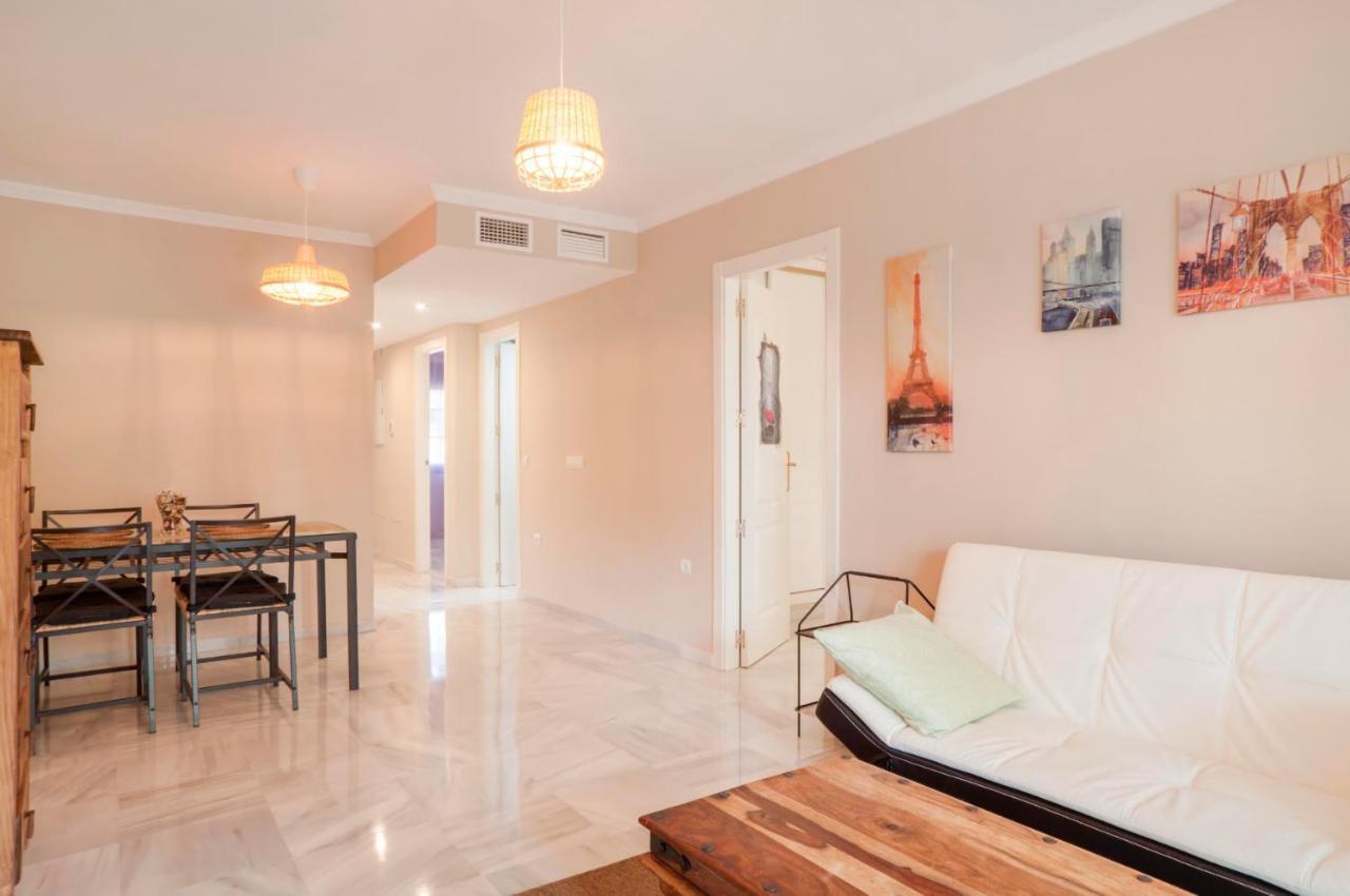And Golf Apartment *