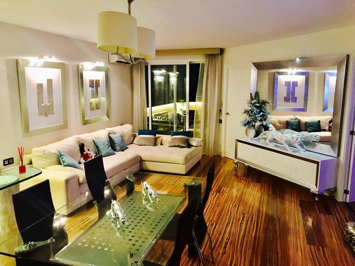 Luxury In Marina Apartment