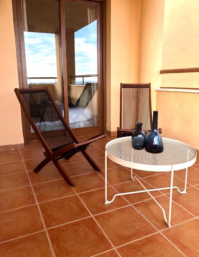 Luxurious Duplex Penthouse With Golf And Sea Views *