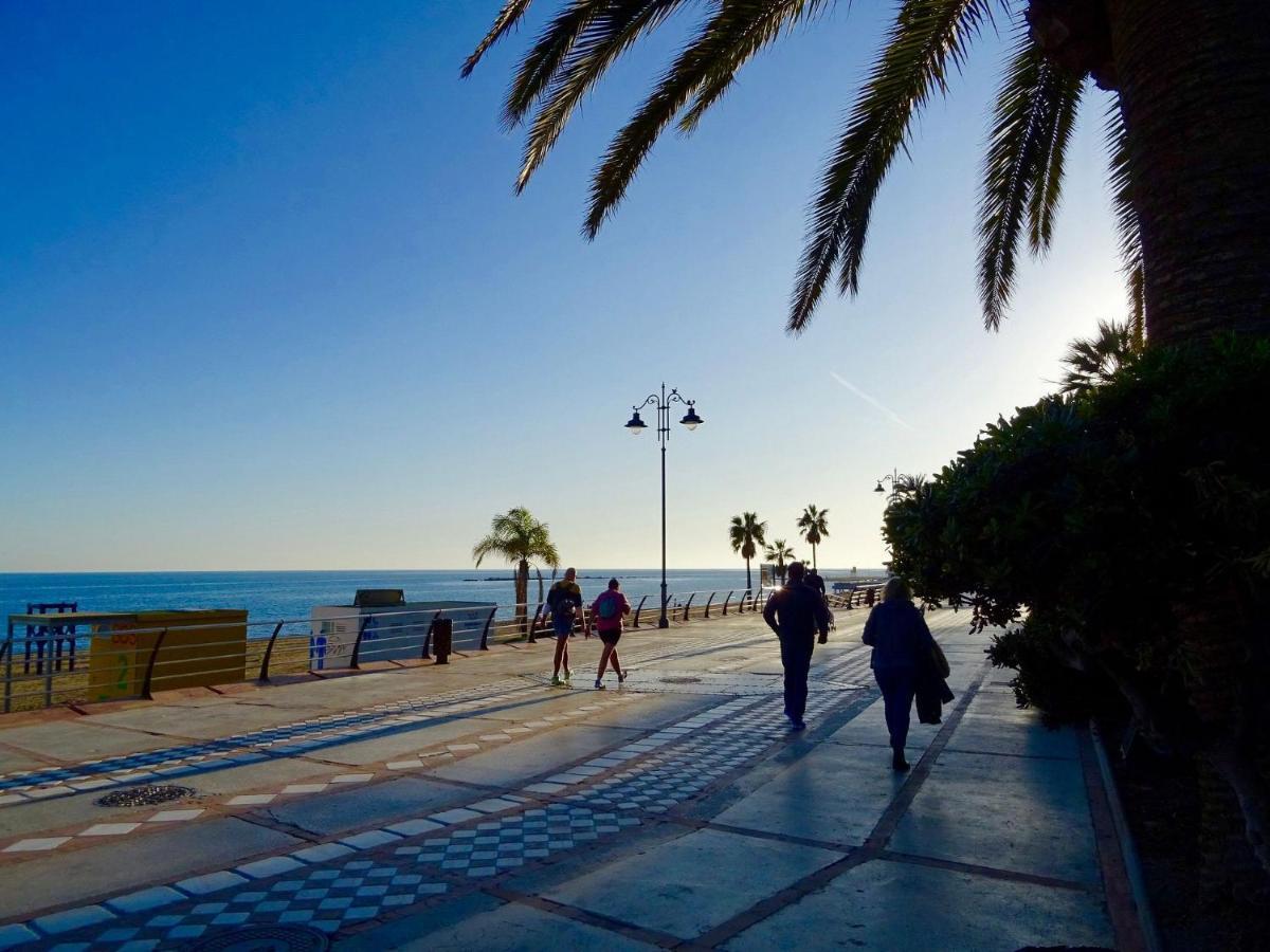 Benalmádena studio home with sea view, very near the beach