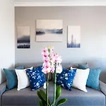 Beachfront Apartment Puerto Marina