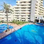 Precioso Apartamento Con Piscinas Y Vistas Al Mar.