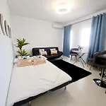 Precioso Apartamento Con Piscinas Y Vistas Al Mar.