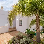 Beautiful Views Family Townhouse Steps From The Beach