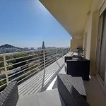 Amplio, Luminoso Y Moderno Apartamento Con Amplia Terraza Y Hermosas Vistas En Exclusiva Urbanizacion