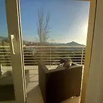 Amplio, Luminoso Y Moderno Apartamento Con Amplia Terraza Y Hermosas Vistas En Exclusiva Urbanizacion