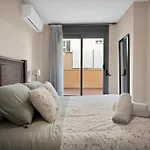 Apartamento Con Terraza Y Piscina En Puerto Marina - Mistral