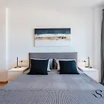 Central 2 Bed I Pool I Sea View