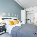 Top Location, 50M From The Beach And Resaurants