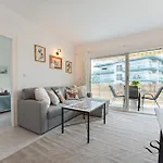 Great Location, Sea View, 2 Bedroom, Steps From The Beach