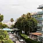 Great Location, Sea View, 2 Bedroom, Steps From The Beach