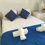 Avda De Las Palmeras Apartment