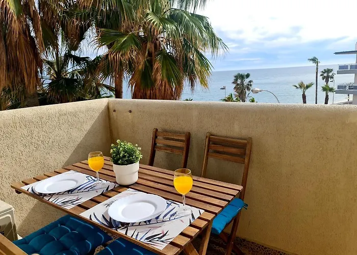 Precioso Apartamento Con Piscinas Y Vistas Al Mar.
