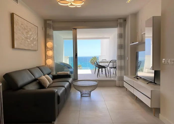 Deluxe Sea View Apartment With A Swimming Pool