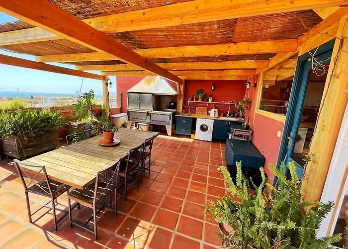 Precioso Atico Con Gran Terraza Y Vistas Al Mar.