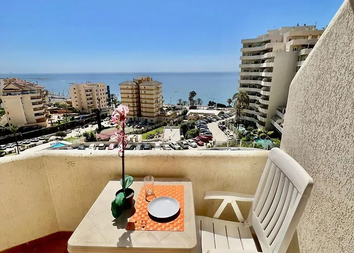 Spacious Studio In Benalbeach With Sea Views