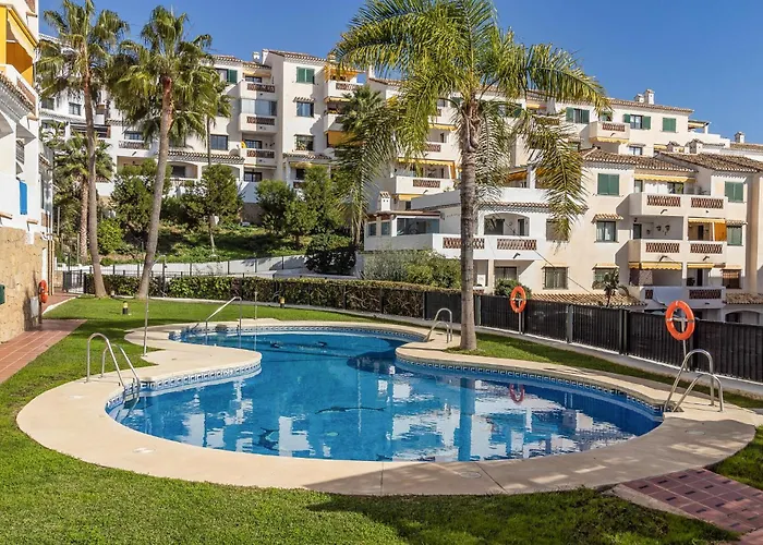 Stunning Apartment In Benalamdena With Kitchen