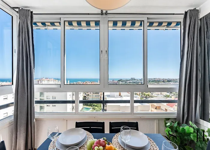 Central 2 Bed I Pool I Sea View