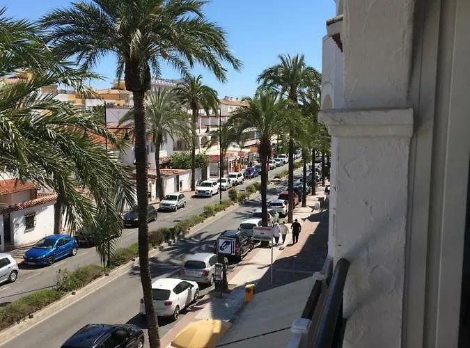 Avda De Las Palmeras Apartment