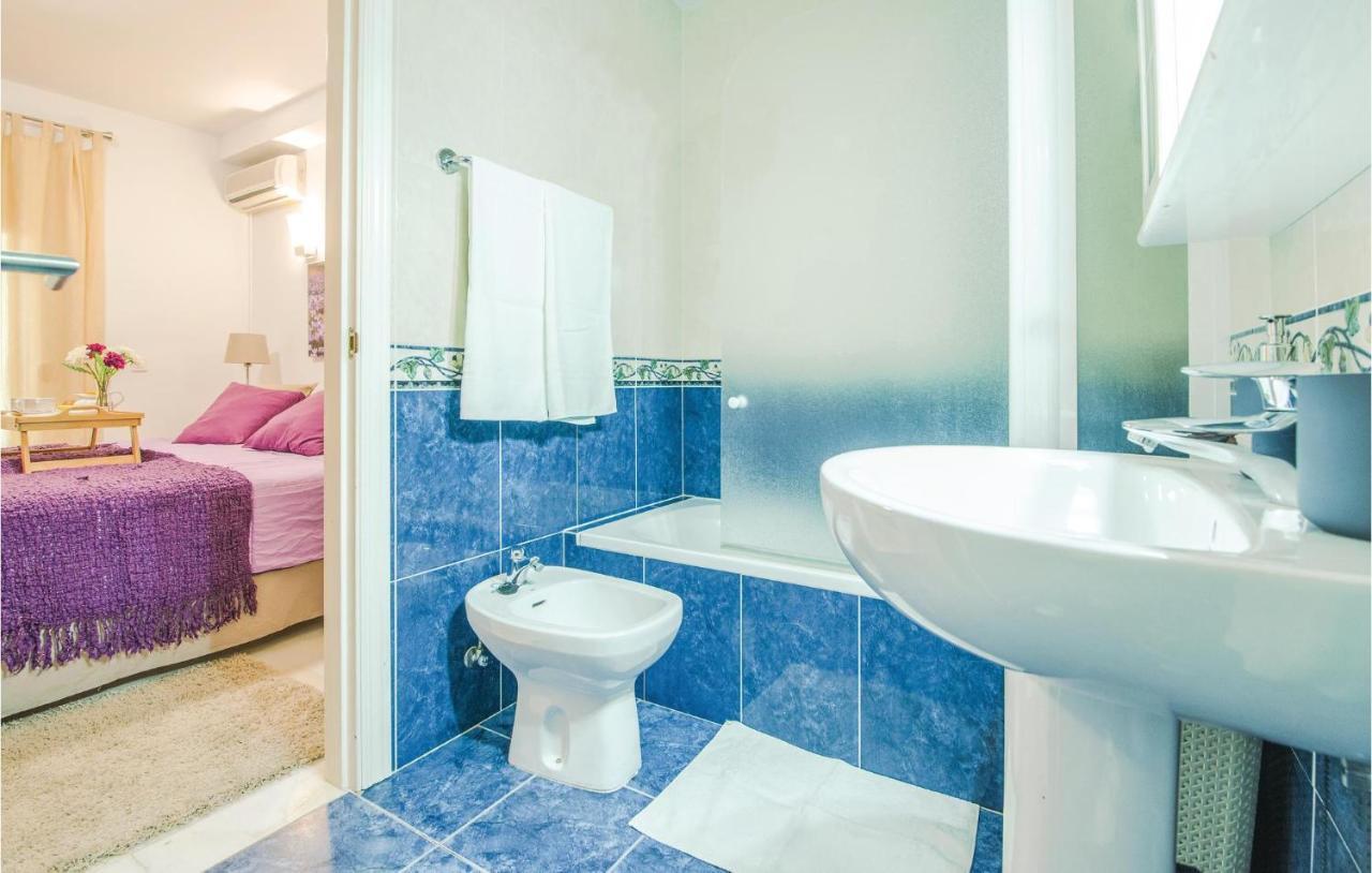 Amazing In Benalmdena With 7 Bedrooms, Wifi&outdoor Swimming Pool Vakantiehuis *